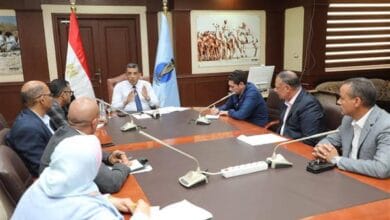 محافظ البحر الأحمر يبحث تشغيل سوق الجملة والمجزر الآلي بالغردقة