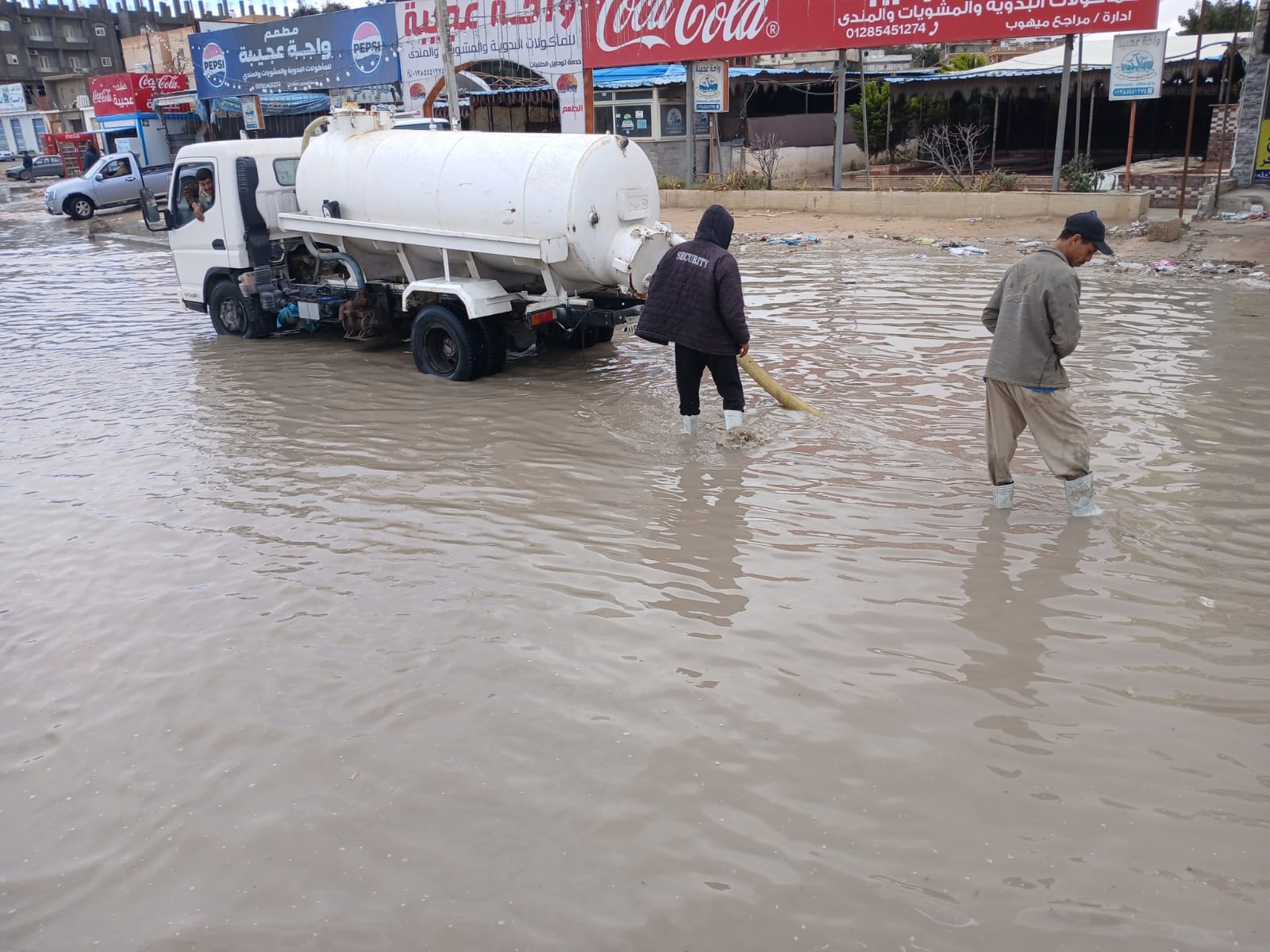 نائب محافظ القاهرة يتابع جهود رفع تراكمات مياه الأمطار بالأحياء الشمالية