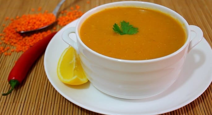 طبق العدس يعزز المناعة ويوفر الدفء في طقس متقلب