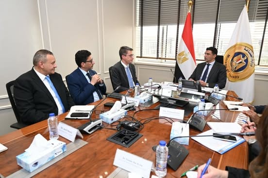 وزير الصناعة: نخطط لاختيار أنسب أنواع الطاقة المتجددة لكل منطقة صناعية