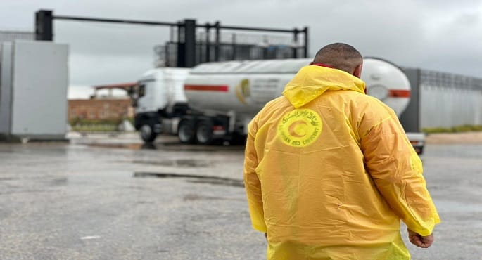 الهلال الأحمر المصري يرسل 60 ألف سلة غذائية وخيمة للأشقاء الفلسطينيين عبر قافلة "زاد العزة"