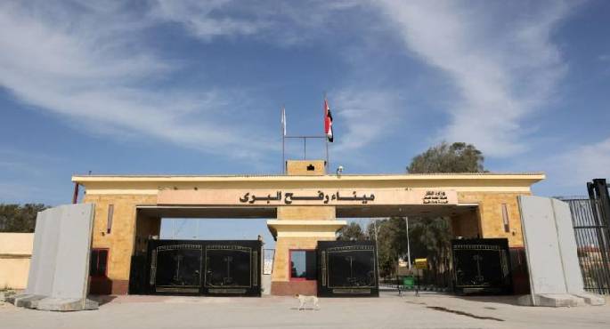 ميناء رفح البري يستقبل دفعة من العائدين الفلسطينيين إلى قطاع غزة