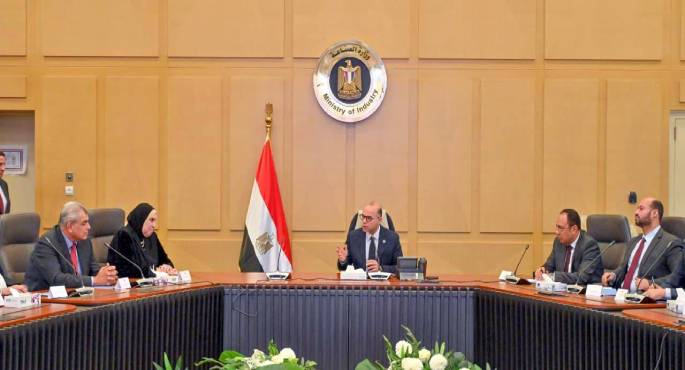 وزير الاستثمار يبحث آليات التوسع الخارجي لقطاع التشييد والبناء
