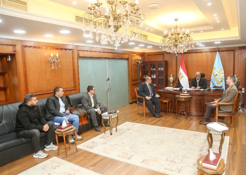 محافظ كفر الشيخ يناقش مستجدات إنشاء كوبري سخا العلوي