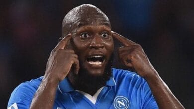 لوكاكو يواجه عقوبات بعد بقائه في بلجيكا دون إذن نابولي