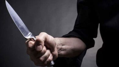 مدمن يطعن شقيق زوجته بسكين في أسوان