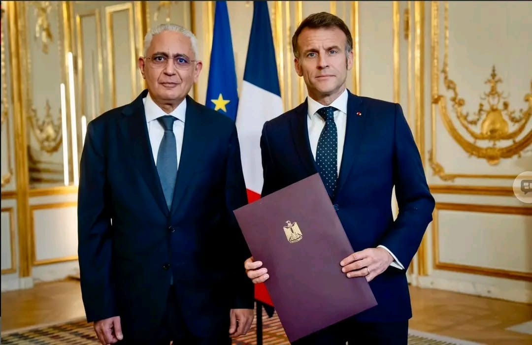 السفير طارق دحروج يقدم أوراق اعتماده للرئيس الفرنسي ماكرون