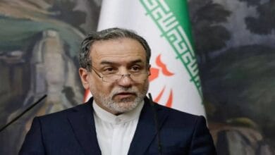 وزير خارجية إيران: الدفاع مستمر طالما دعت الحاجة