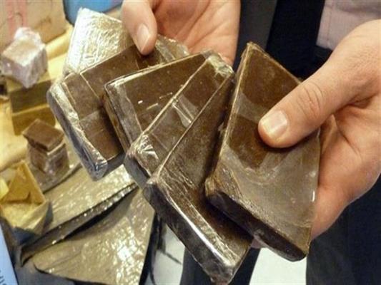 حبس عاطل لترويجه مواد مخدرة في المطرية