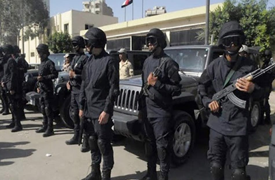 أمن المنافذ يضبط 36 قضية أمن عام وينفذ 233 حكماً قضائياً