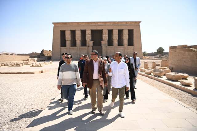 محافظ قنا يتفقد مشروعات ترميم وتطوير معبد دندرة