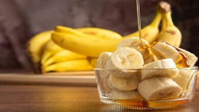 قشور الموز: كنز طبيعي لبشرة ناعمة ومشرقة