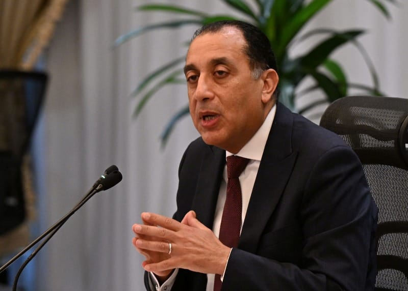 رئيس الوزراء: إبطاء المشروعات كثيفة الاستهلاك للوقود لشهرين لترشيد الاستهلاك