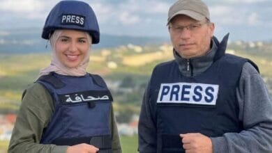 استشهاد 4 بينهم إعلاميان في غارة على طريق جزين بلبنان