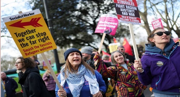 آلاف المتظاهرين ينددون باليمين المتطرف في وسط لندن