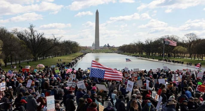 آلاف الاحتجاجات تجتاح أمريكا ضد سياسات ترامب