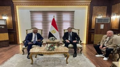 وزير الشباب والرياضة يبحث مع رئيس «كاف» الجهود المصرية في الشأن الأفريقي