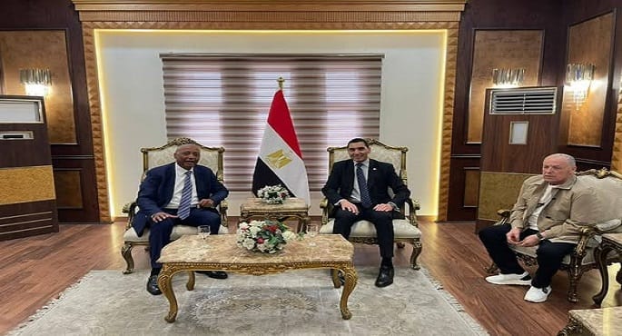 وزير الشباب والرياضة يبحث مع رئيس «كاف» الجهود المصرية في الشأن الأفريقي