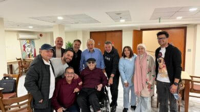 نقابة المهن التمثيلية تطمئن على الفنان محيي إسماعيل في دار كبار الفنانين