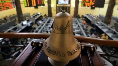 البورصة المصرية تتراجع في مستهل تعاملات الأسبوع وسط تداولات قوية