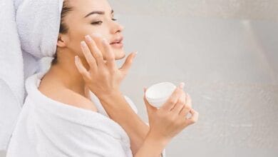 نصائح للعناية بالبشرة خلال فصل الربيع للحفاظ على نضارتها