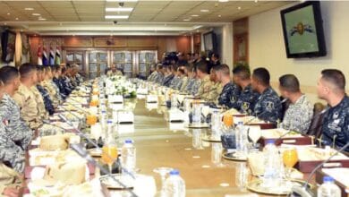 وزير الدفاع يلتقي مقاتلي الأفرع الرئيسية للقوات المسلحة