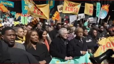 روبرت دي نيرو يوجه انتقادات حادة للرئيس ترامب خلال احتجاجات «لا للملوك»