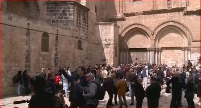 الكيان الصهيوني يمنع إقامة قداس أحد الشعانين بكنيسة القيامة للمرة الأولى منذ قرون