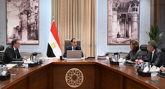 رئيس الوزراء يستعرض منظومة تطوير وتأهيل الكوادر بالجهاز الإداري للدولة