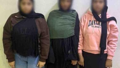 ضبط 3 فتيات عقب سرقة مستلزمات تجميل من محل بالسويس