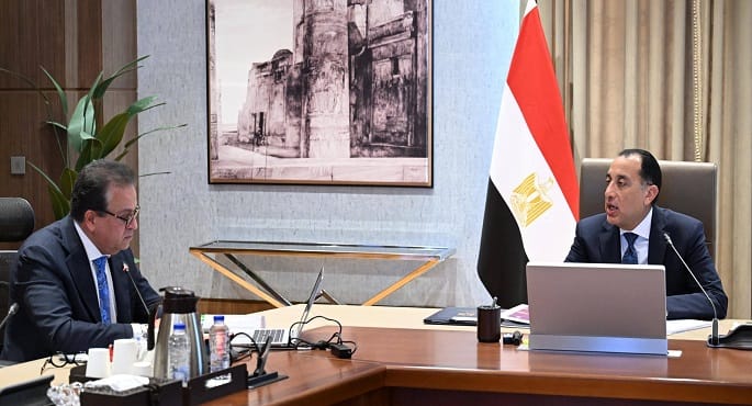 رئيس الوزراء يتابع مع وزير الصحة مشروعات تطوير المنشآت والمبادرات الرئاسية