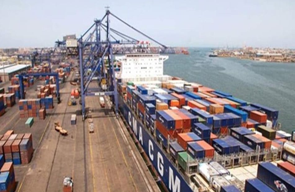 تداول 12 ألف طن بضائع و986 شاحنة بمواني البحر الأحمر