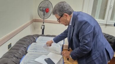 نقيب البيطريين يدلي بصوته في انتخابات التجديد النصفي