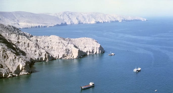 الولايات المتحدة تواجه صعوبات في فتح مضيق هرمز بالقوة أمام تزايد هجمات إيران