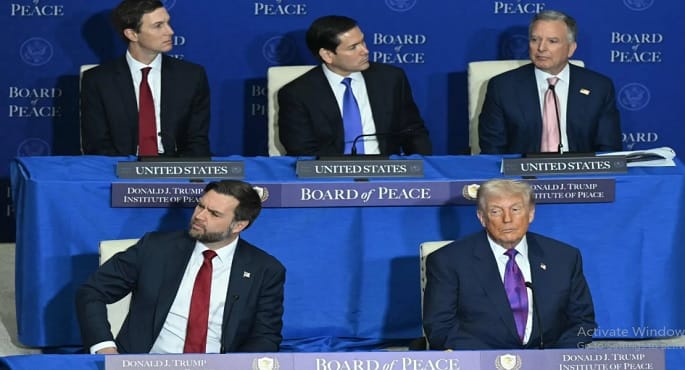 إطالة أمد الحرب الإيرانية تزيد من تعقيدات إدارة ترامب وتوزع الأدوار