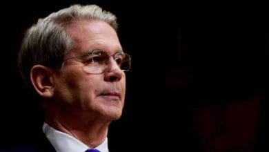 وزير الخزانة الأمريكي: زيادة حركة السفن بمضيق هرمز بعد اتفاقات مع إيران