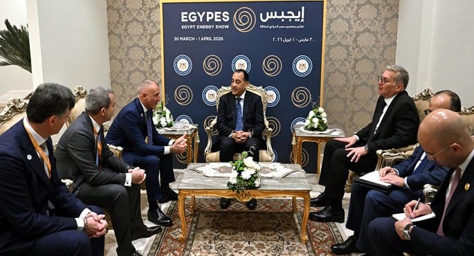 رئيس الوزراء يؤكد حرص الحكومة على جذب استثمارات أجنبية بقطاعي الغاز والبترول