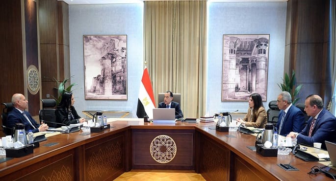 رئيس الوزراء يتابع خطة طرح وحدات سكنية بنظام الإيجار للمواطنين