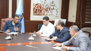 محافظ البحر الأحمر يبحث تطوير شبكة الطرق ويوجه برفع كفاءة الرصف والصيانة