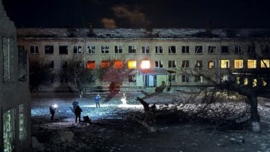 مقتل شخصين وإصابة العشرات في هجمات روسية وسط وشمال أوكرانيا