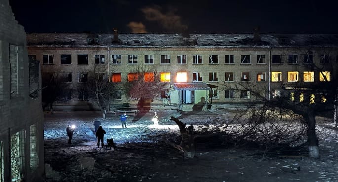 مقتل شخصين وإصابة العشرات في هجمات روسية وسط وشمال أوكرانيا