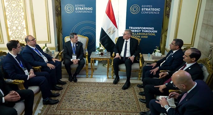 وزير البترول يبحث مع "شلمبرجير" العالمية تطبيق الحفر الأفقي لزيادة الإنتاج