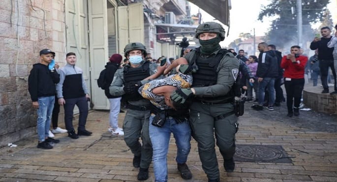 الاحتلال الإسرائيلي يعتقل 28 فلسطينياً في الضفة الغربية