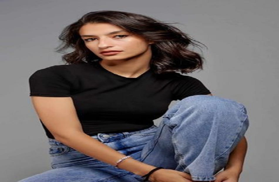 الفنانة أميرة أديب تشارك في سلسلة وثائقية عالمية "FOLLOW HER"