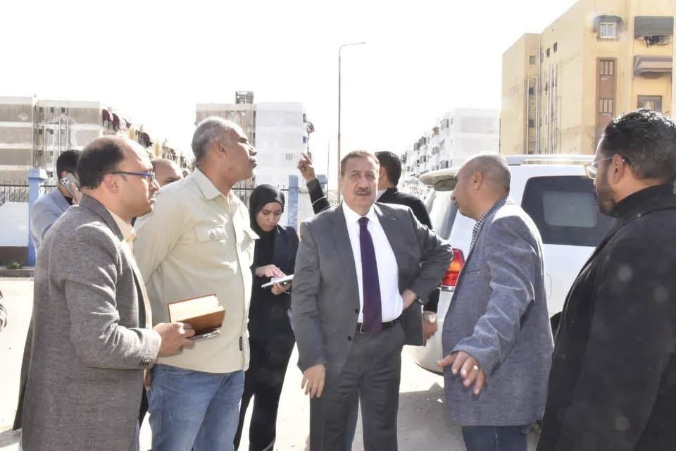 محافظ بورسعيد يغرم شركة نظافة مليون جنيه لتقصيرها في حي الضواحي