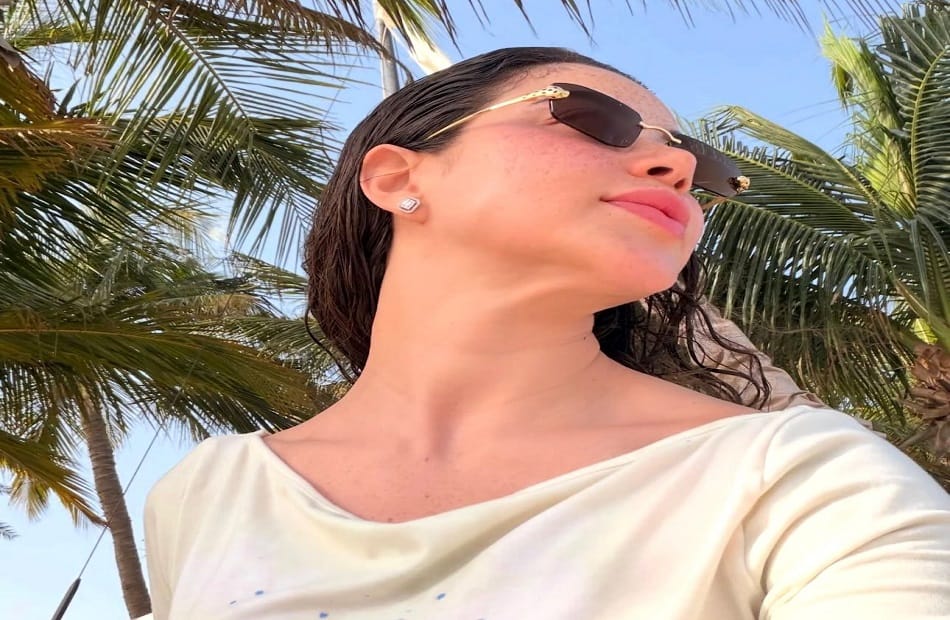 الفنانة يارا السكري تشارك صورًا من إجازتها