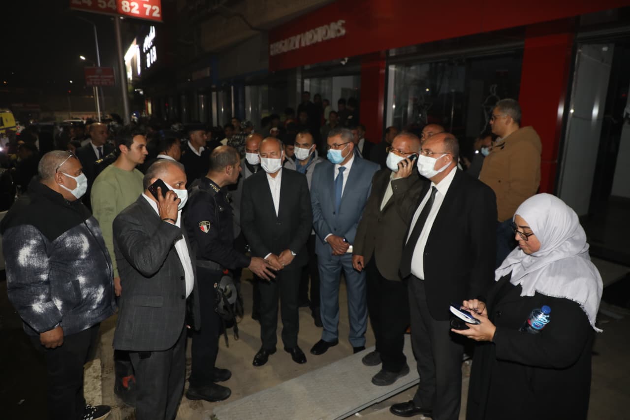 حريق مصنع ملابس بالزيتون.. محافظ القاهرة يشكل لجنة هندسية لبيان تأثر العقار