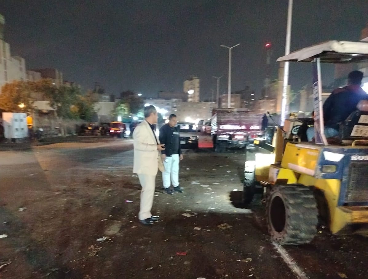 رئيس حي الوراق يقود حملات لرفع المخلفات وإزالة التعديات على حرم الطريق