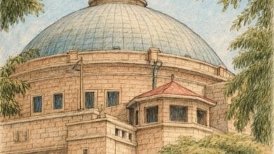 طلاب في قاعة دراسية بجامعة القاهرة