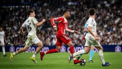 لاعبو بايرن ميونيخ يحتفلون بهدف.